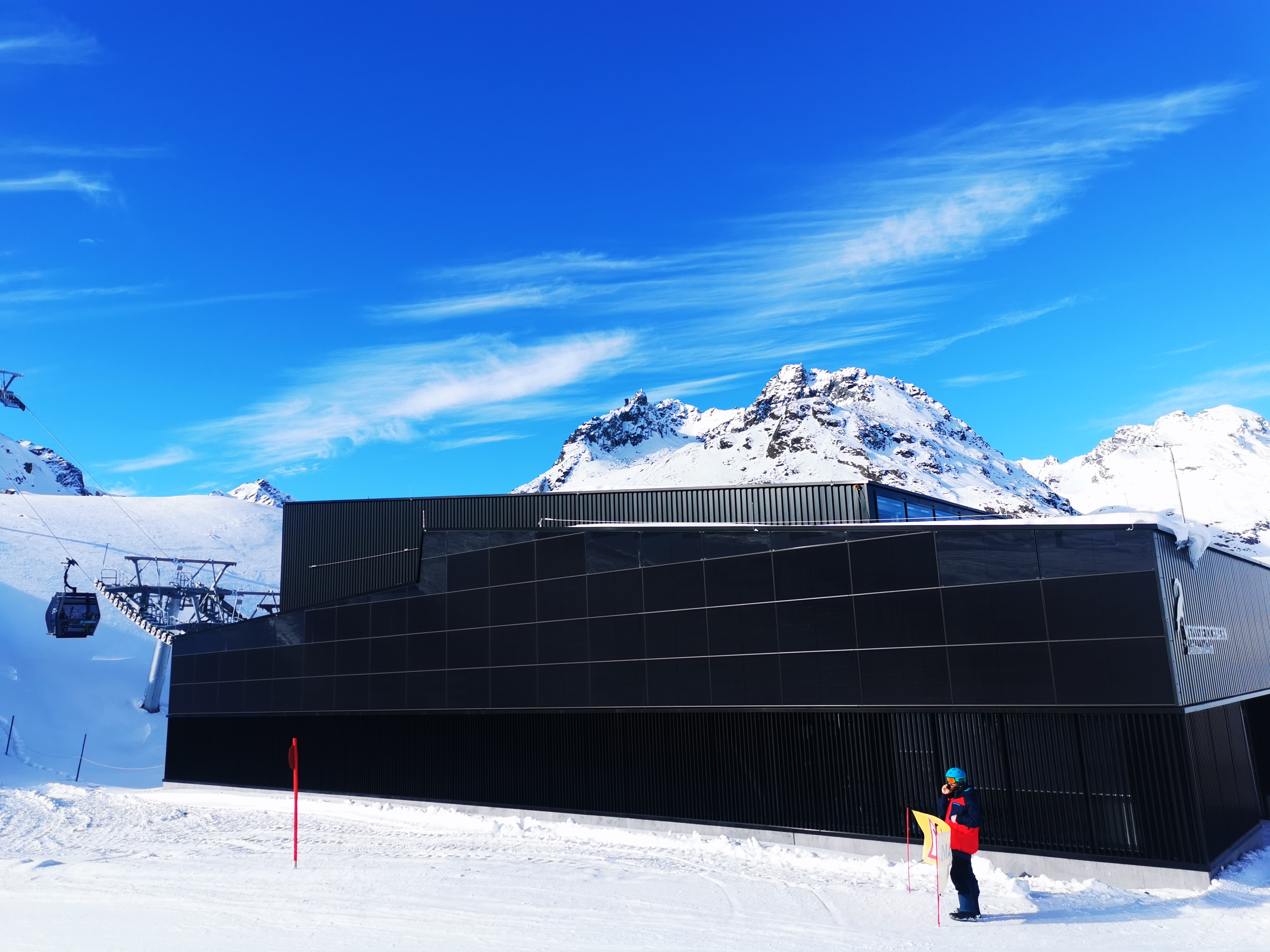 Kaunertaler Gletscher - Talstation mit PV-Fassade